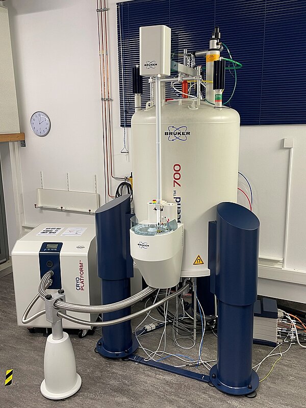 Modernization: New 700MHz NMR at IPB 